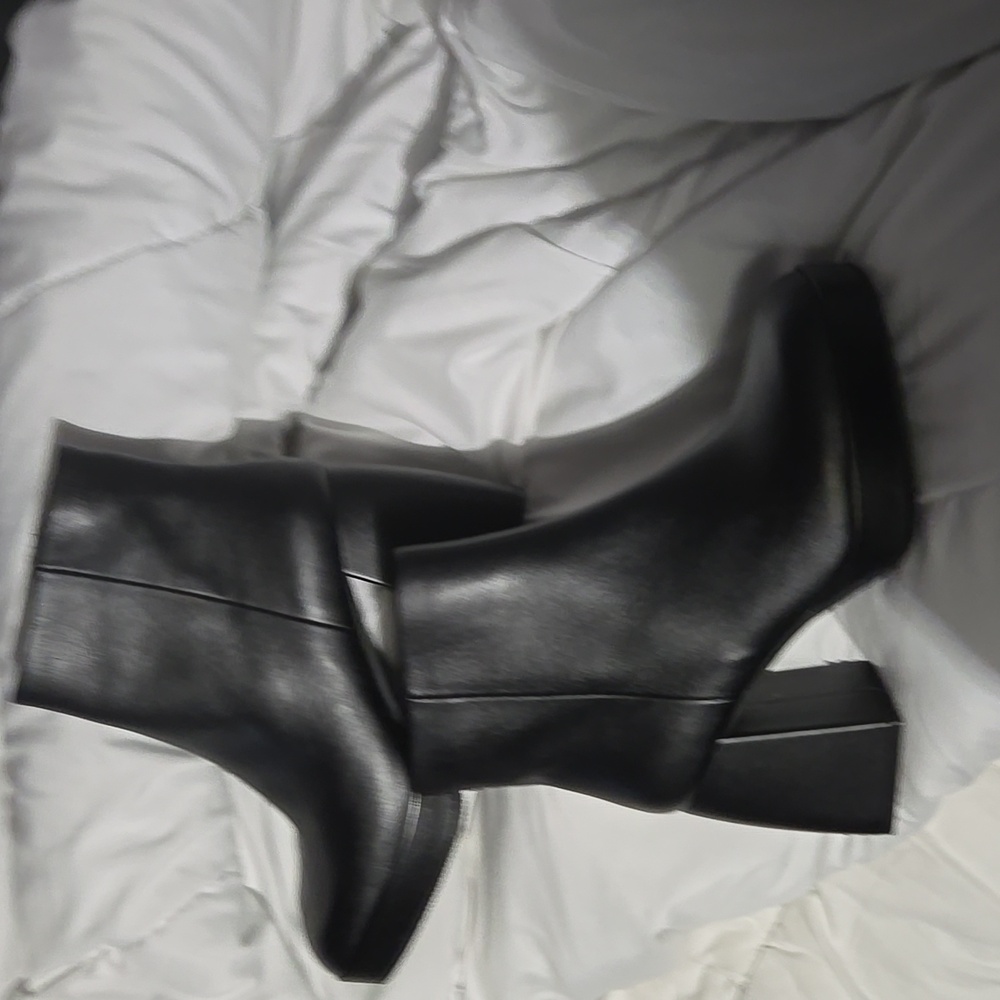 Lisa Vicky Nifty Square Toe  Ankle Bootie in Smooth Black Leather 8 1/2 Block